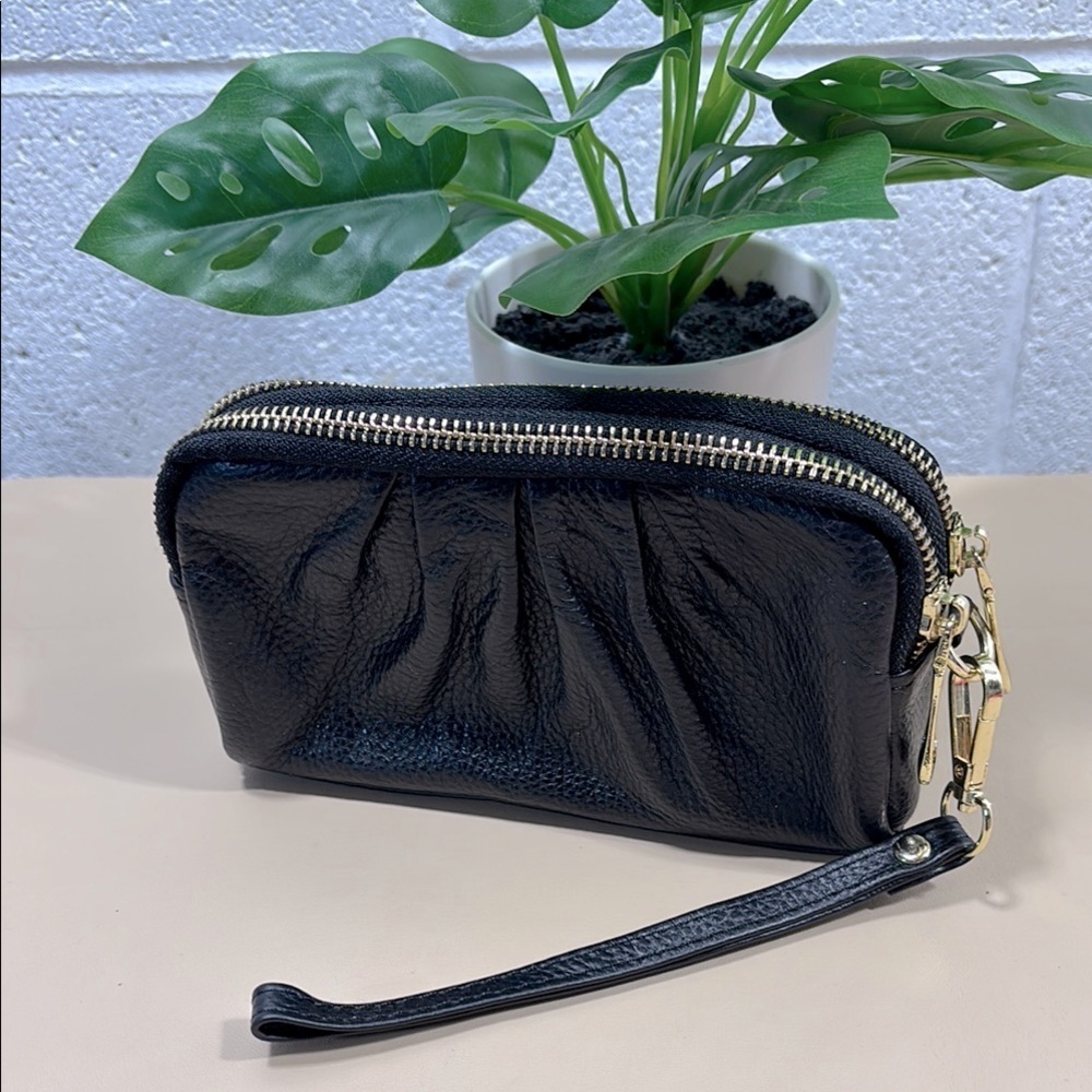 Elegant Black Leather Wristlet​​​​